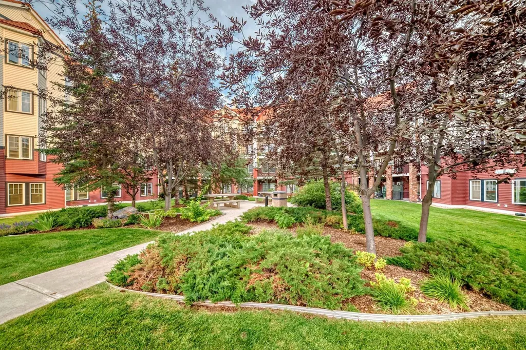60 Royal Oak Plaza NW Calgary AB T3G 0H7