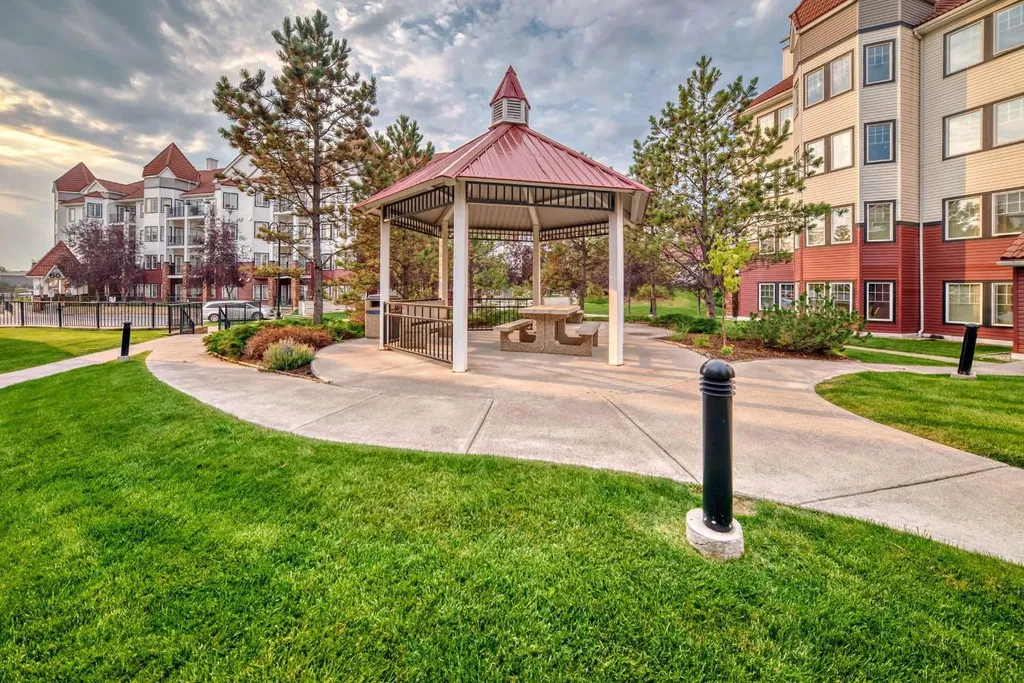 60 Royal Oak Plaza NW Calgary AB T3G 0H7