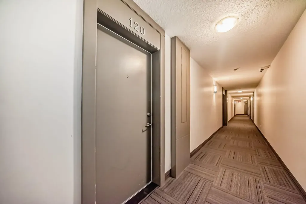 60 Royal Oak Plaza NW Calgary AB T3G 0H7
