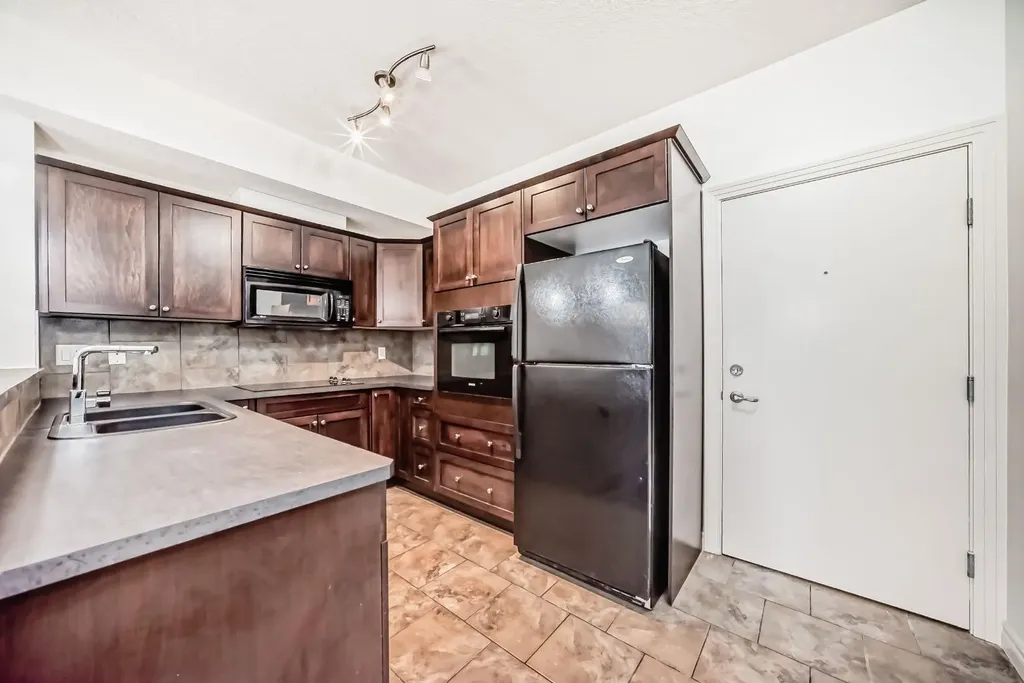 60 Royal Oak Plaza NW Calgary AB T3G 0H7