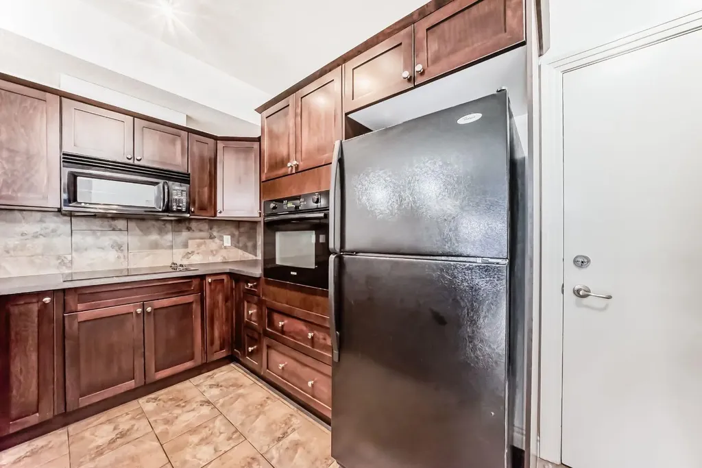 60 Royal Oak Plaza NW Calgary AB T3G 0H7