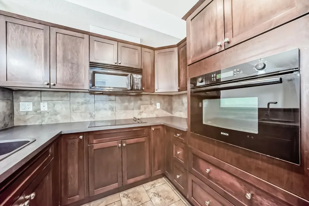 60 Royal Oak Plaza NW Calgary AB T3G 0H7