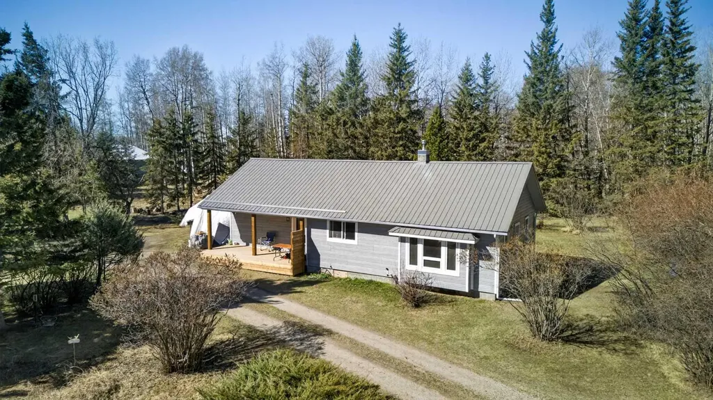 4541 27 Highway Rural Mountain View County AB T0M 0X0