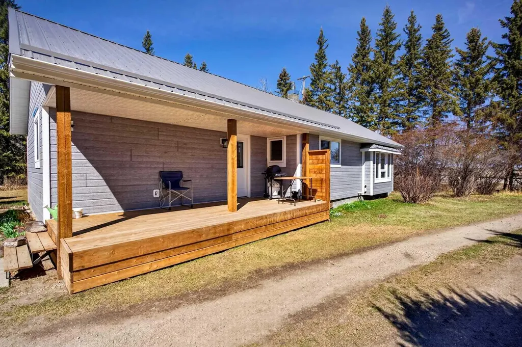 4541 27 Highway Rural Mountain View County AB T0M 0X0