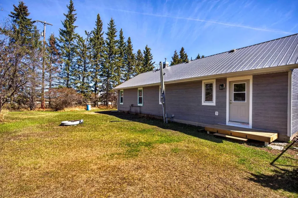 4541 27 Highway Rural Mountain View County AB T0M 0X0