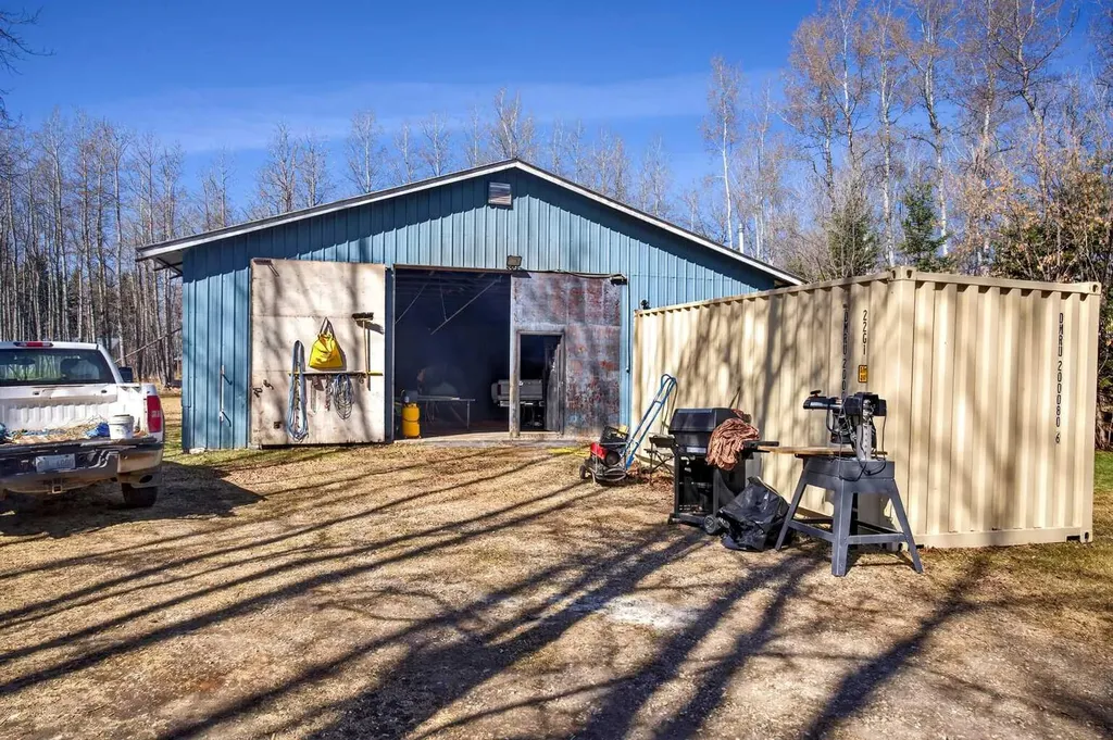 4541 27 Highway Rural Mountain View County AB T0M 0X0