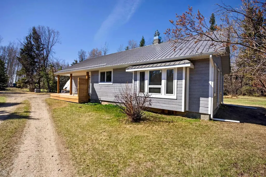 4541 27 Highway Rural Mountain View County AB T0M 0X0