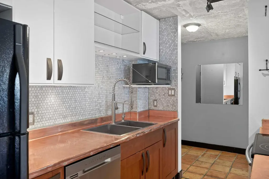 1824 11 Avenue SW Calgary AB T2T 3L8