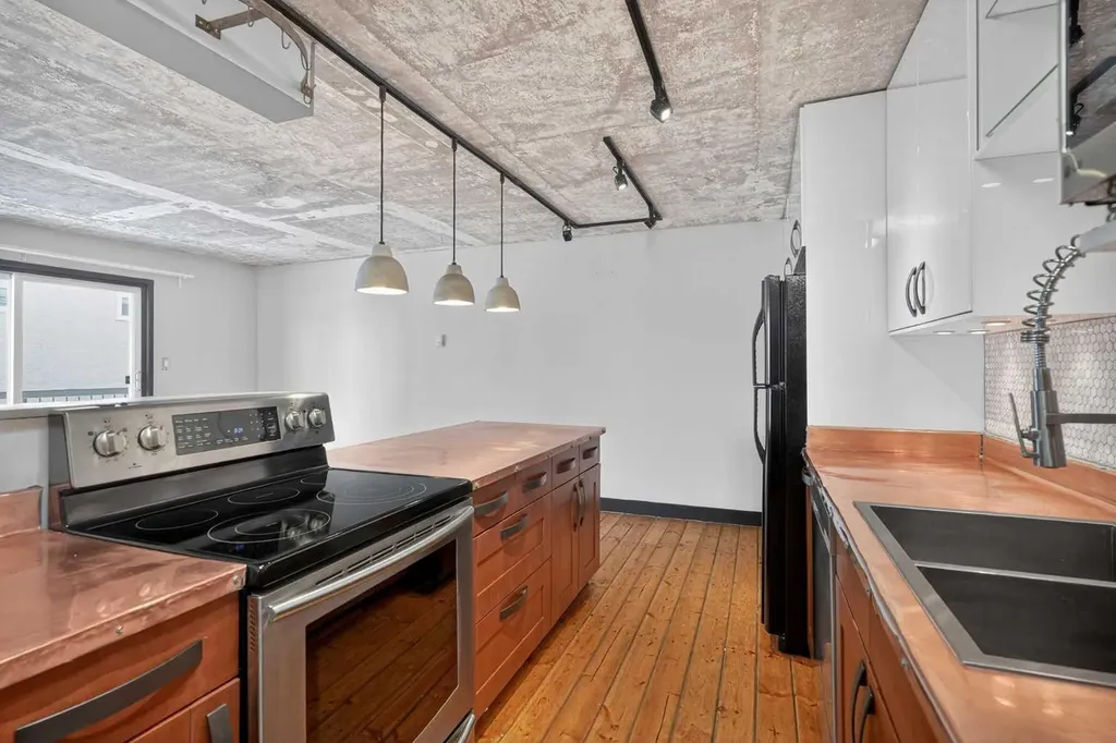 1824 11 Avenue SW Calgary AB T2T 3L8