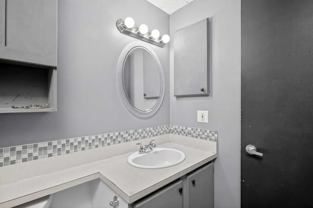 1824 11 Avenue SW Calgary AB T2T 3L8