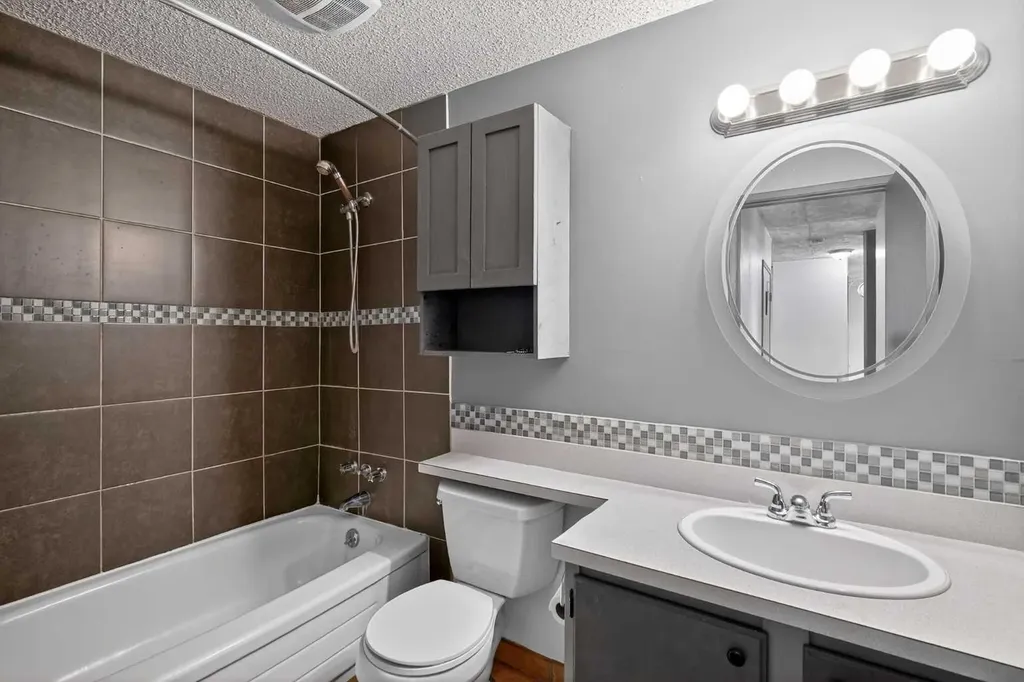 1824 11 Avenue SW Calgary AB T2T 3L8