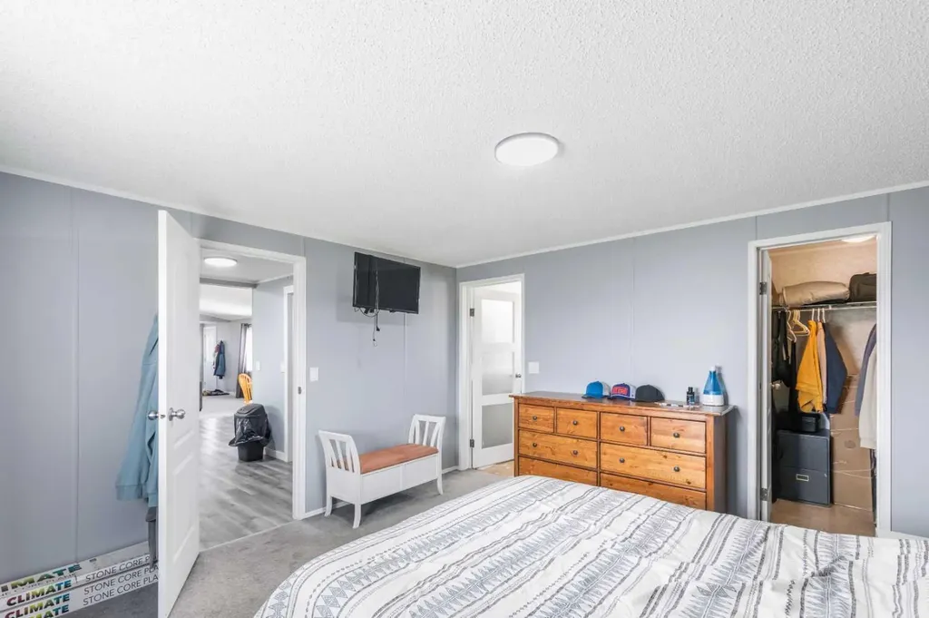 9602 112 Avenue Clairmont AB T8X 5C2