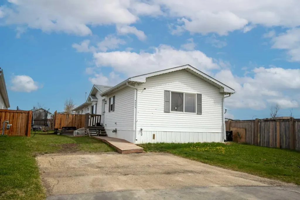 9602 112 Avenue Clairmont AB T8X 5C2