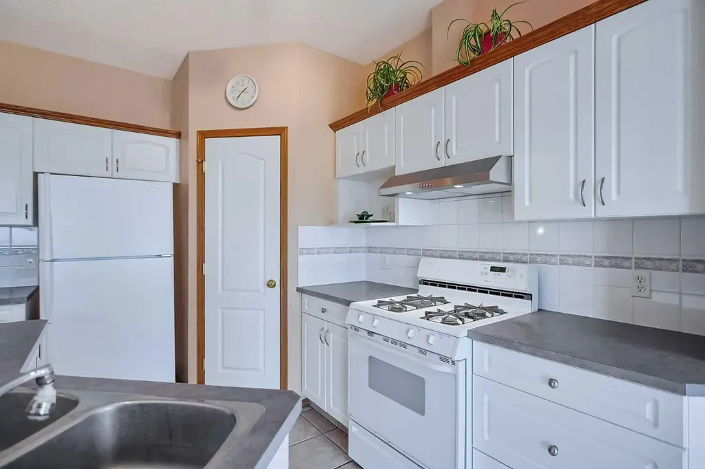 78 Hamptons Link NW Calgary AB T3A 5V9