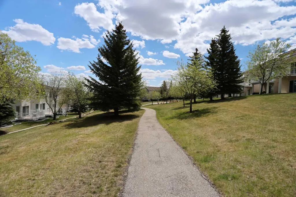 78 Hamptons Link NW Calgary AB T3A 5V9