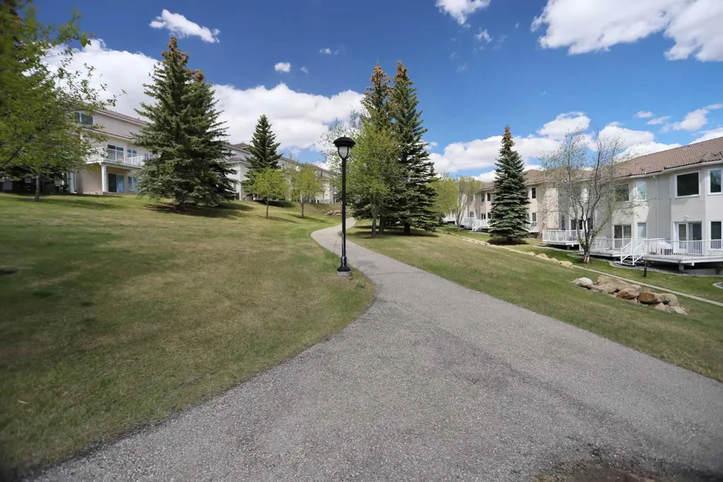 78 Hamptons Link NW Calgary AB T3A 5V9