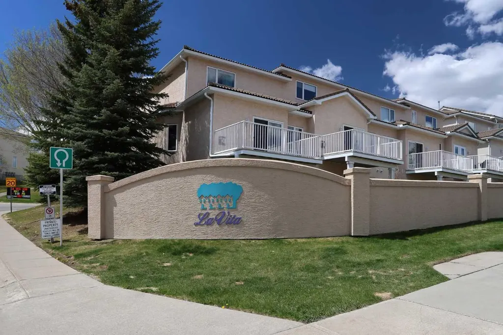 78 Hamptons Link NW Calgary AB T3A 5V9