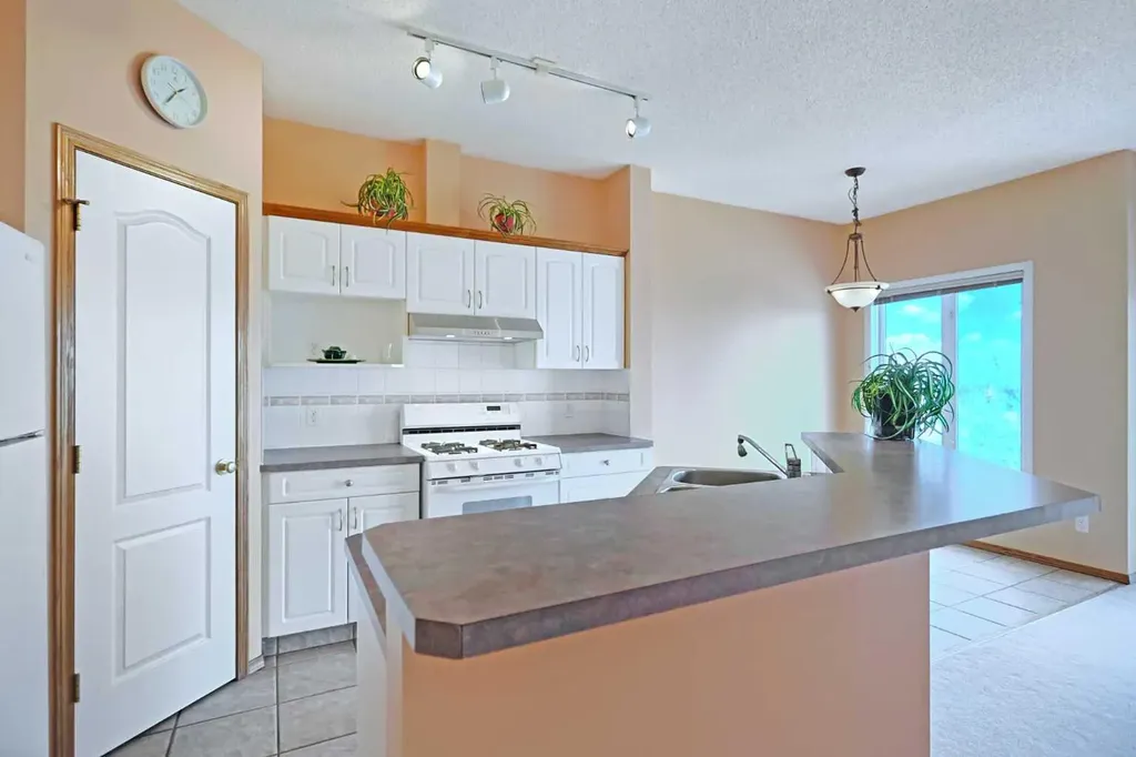 78 Hamptons Link NW Calgary AB T3A 5V9
