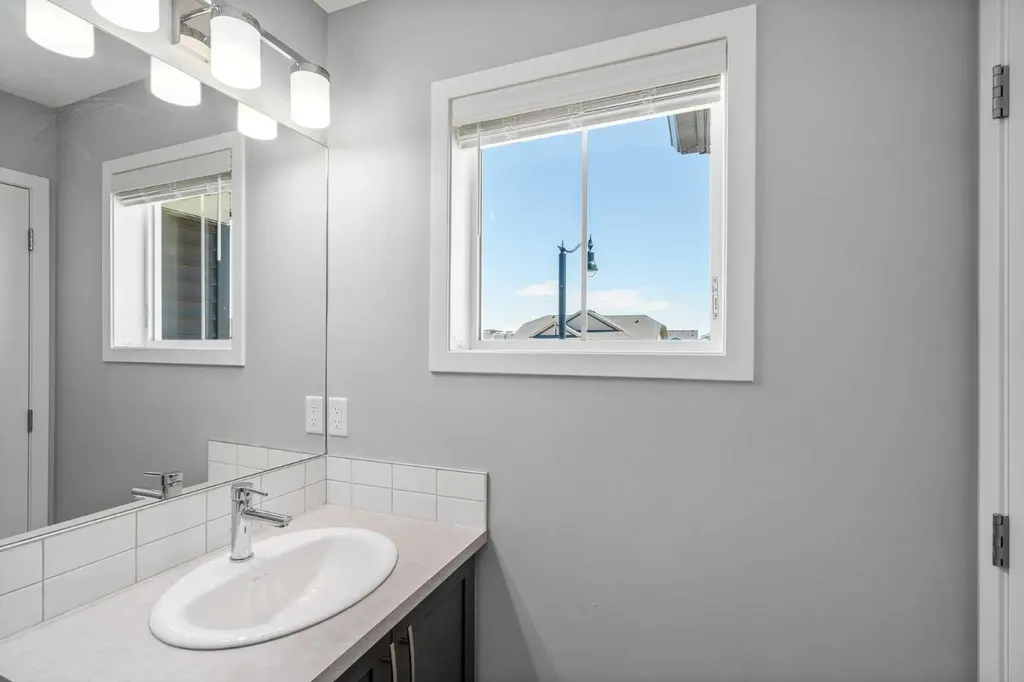 109 Dawson Drive Chestermere AB T1X 1Z8
