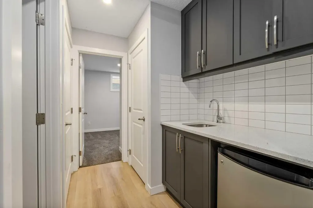 109 Dawson Drive Chestermere AB T1X 1Z8