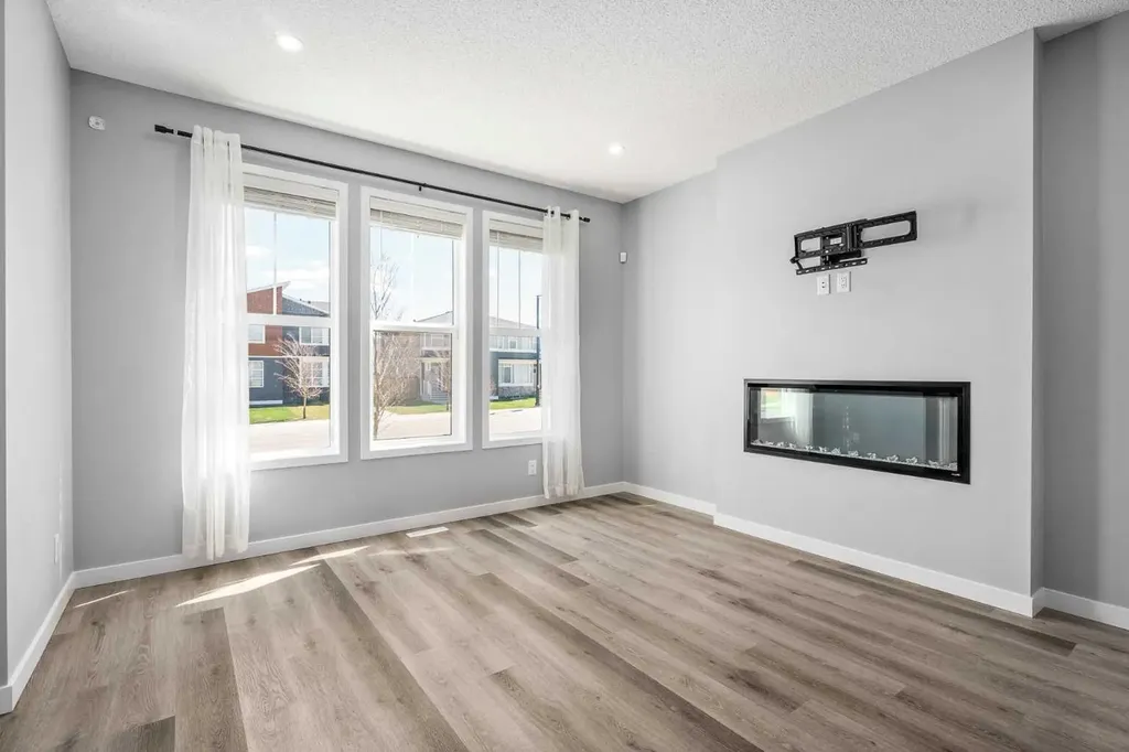 109 Dawson Drive Chestermere AB T1X 1Z8