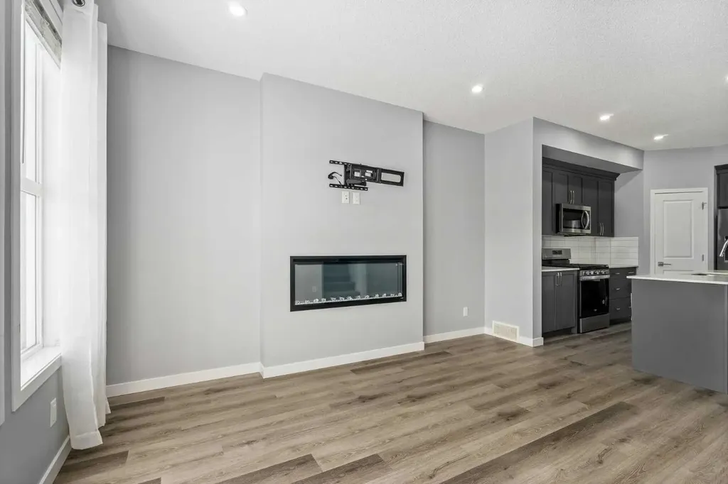 109 Dawson Drive Chestermere AB T1X 1Z8