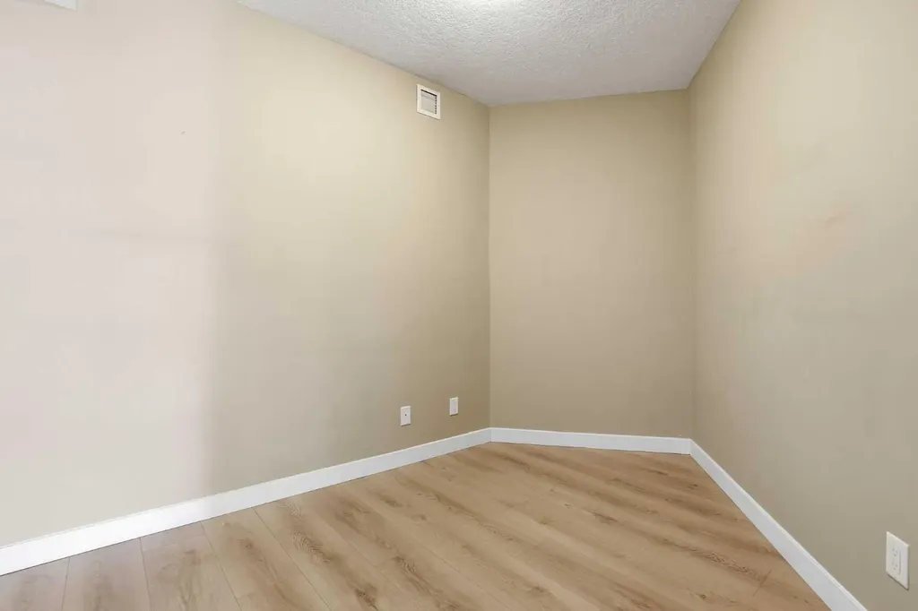 117 19 Avenue NE Calgary AB T2E 1N9
