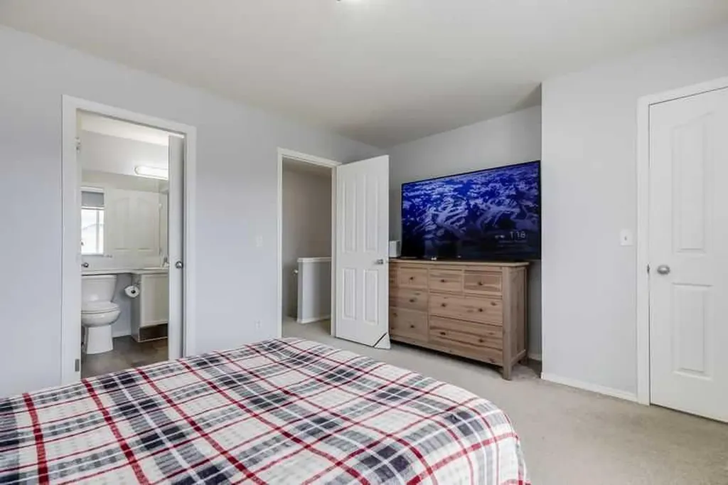 703 Luxstone Square SE Airdrie AB T4B 0A4