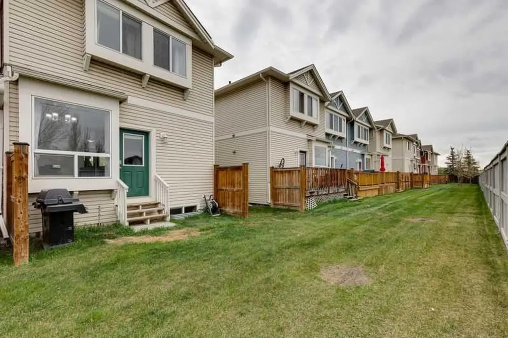 703 Luxstone Square SE Airdrie AB T4B 0A4