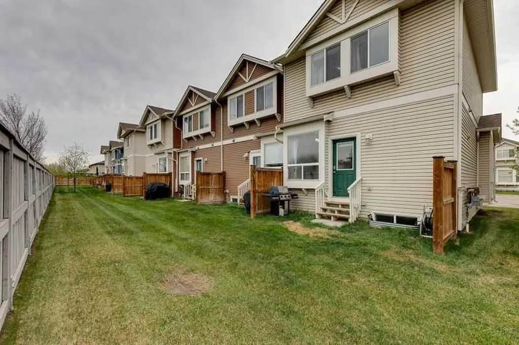 703 Luxstone Square SE Airdrie AB T4B 0A4