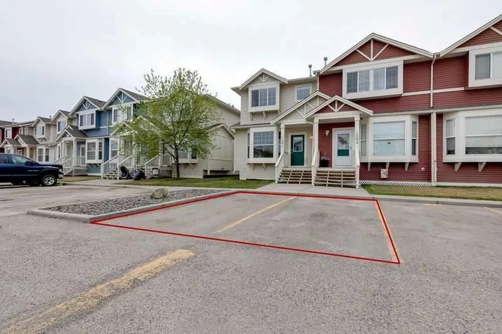 703 Luxstone Square SE Airdrie AB T4B 0A4