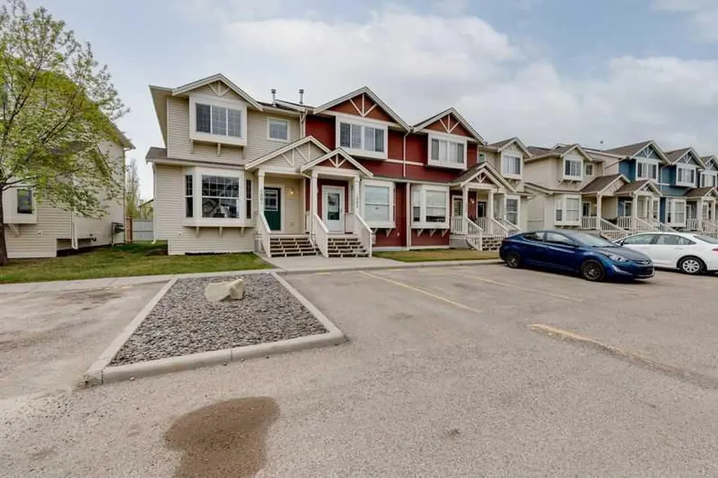 703 Luxstone Square SE Airdrie AB T4B 0A4