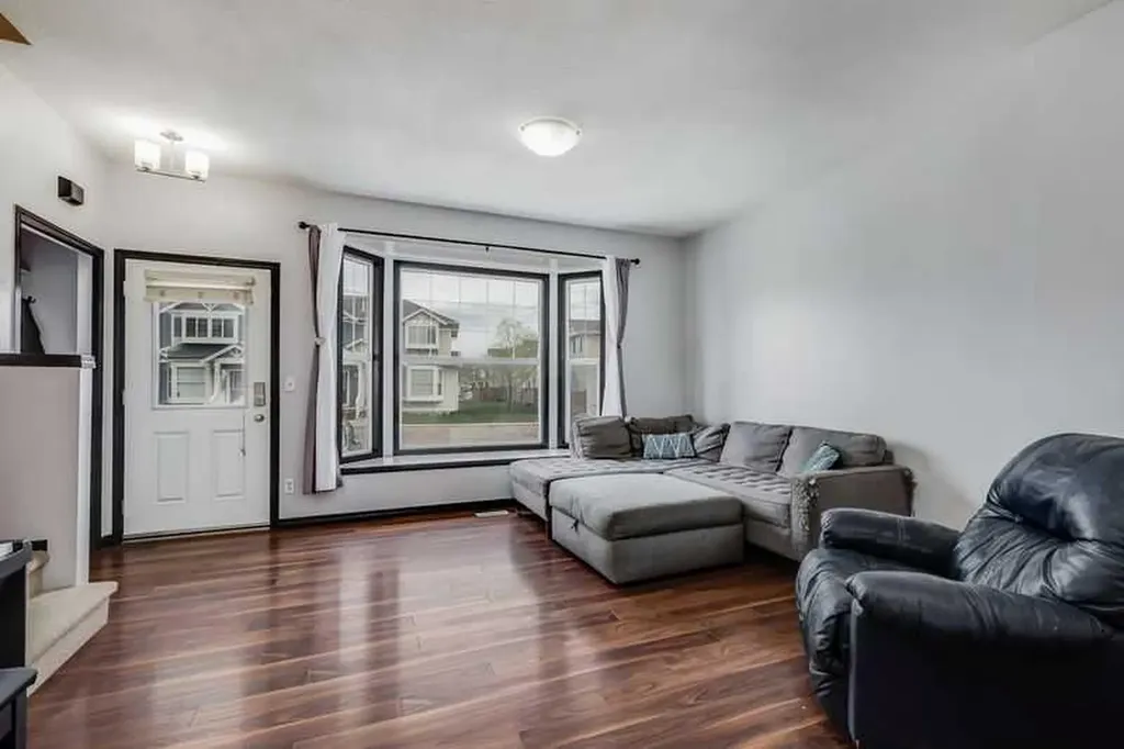 703 Luxstone Square SE Airdrie AB T4B 0A4