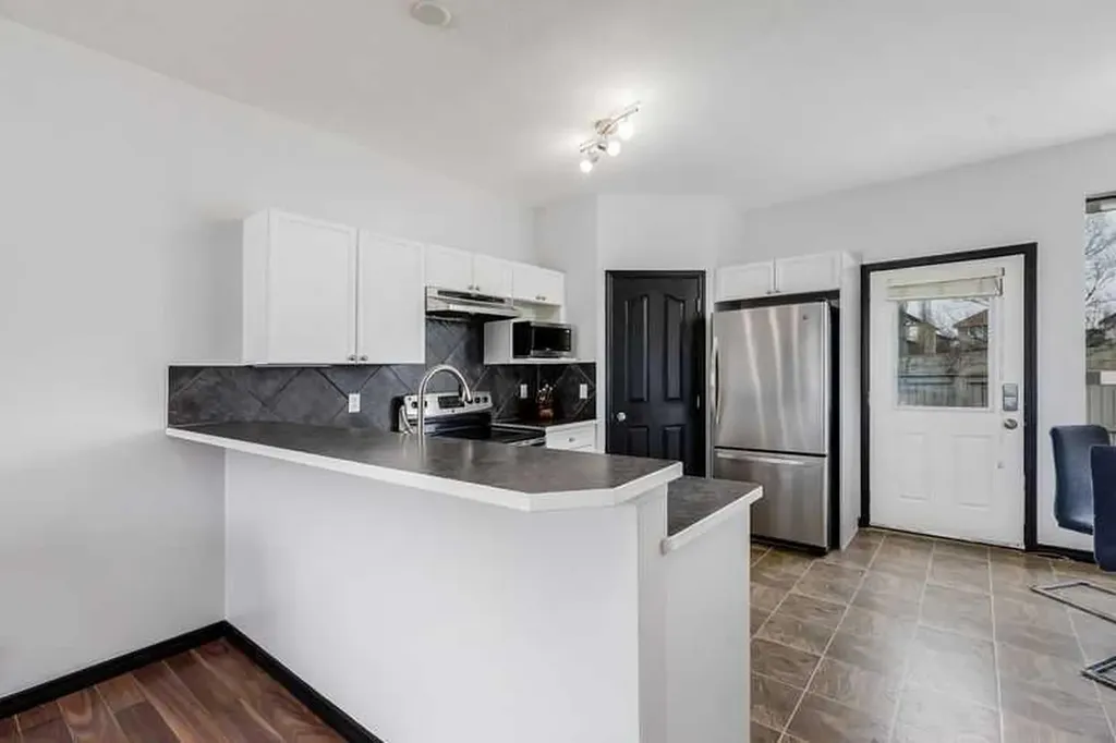 703 Luxstone Square SE Airdrie AB T4B 0A4