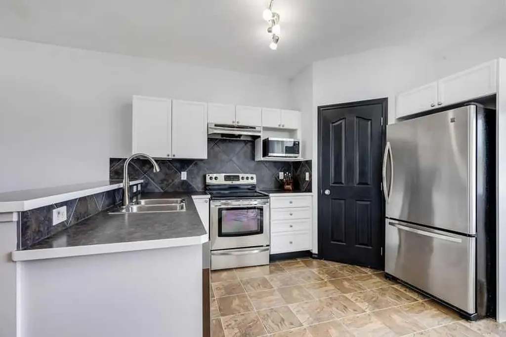 703 Luxstone Square SE Airdrie AB T4B 0A4