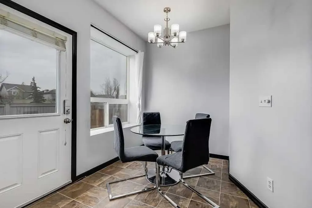 703 Luxstone Square SE Airdrie AB T4B 0A4