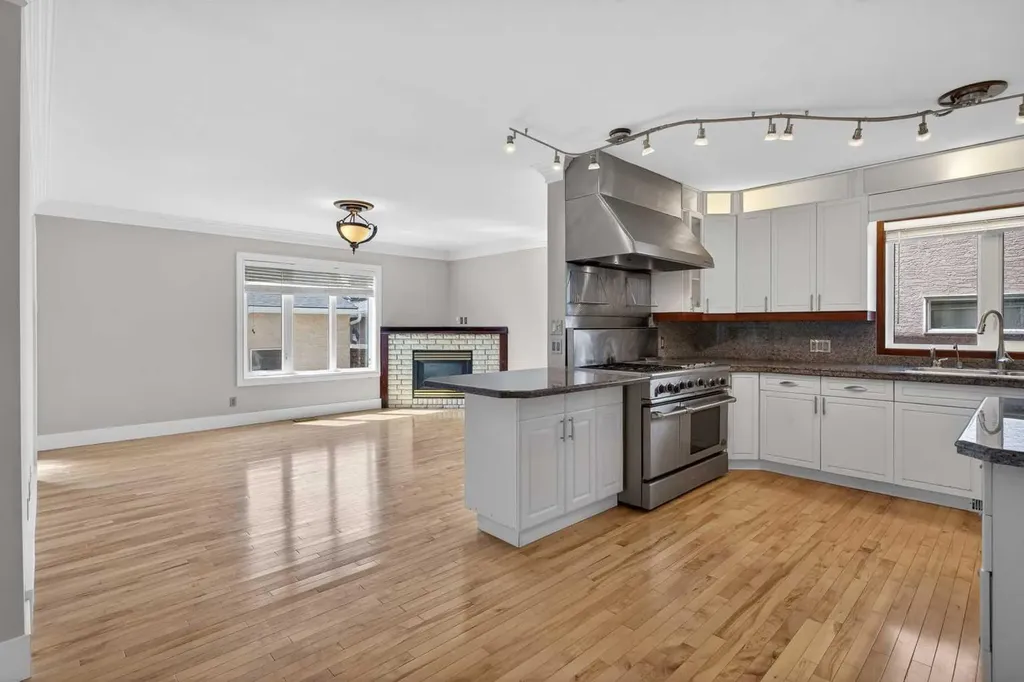 2011 6 Avenue NW Calgary AB T2N 0W6