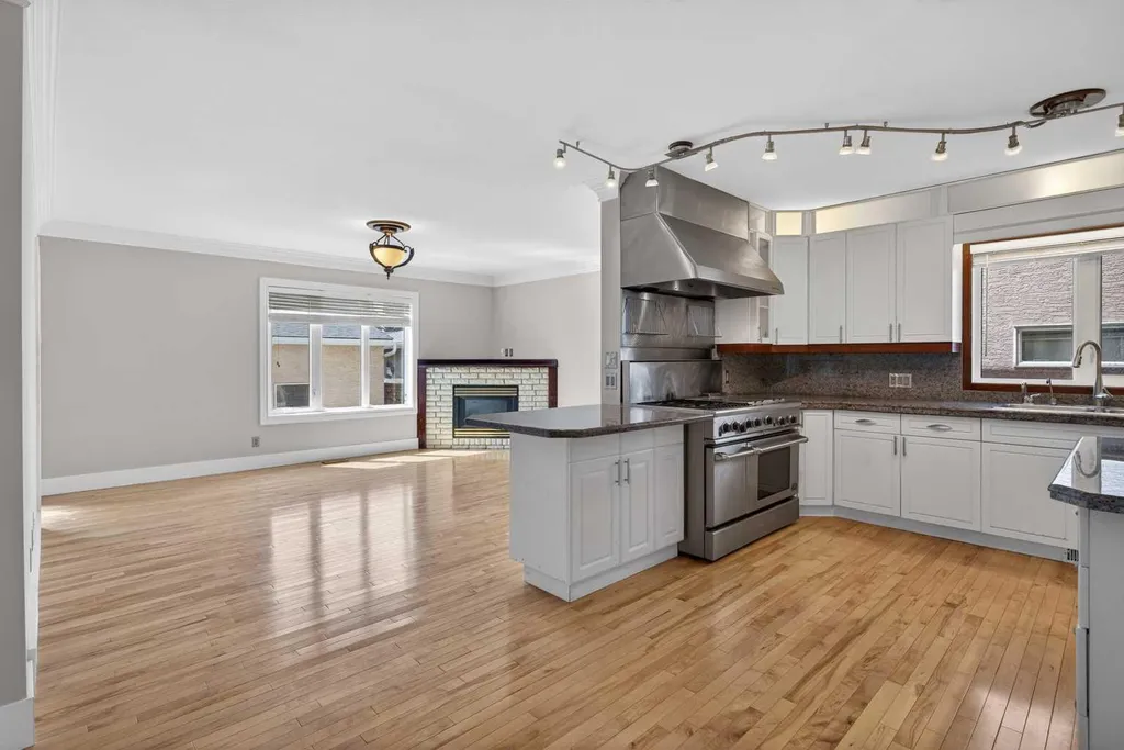 2011 6 Avenue NW Calgary AB T2N 0W6