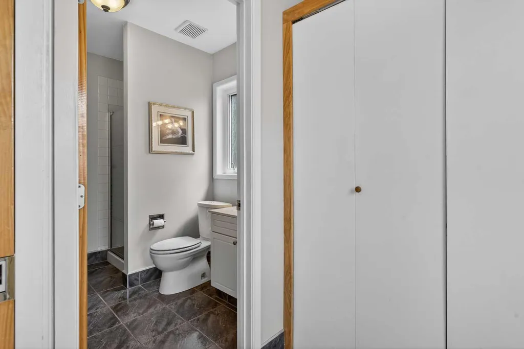 2011 6 Avenue NW Calgary AB T2N 0W6