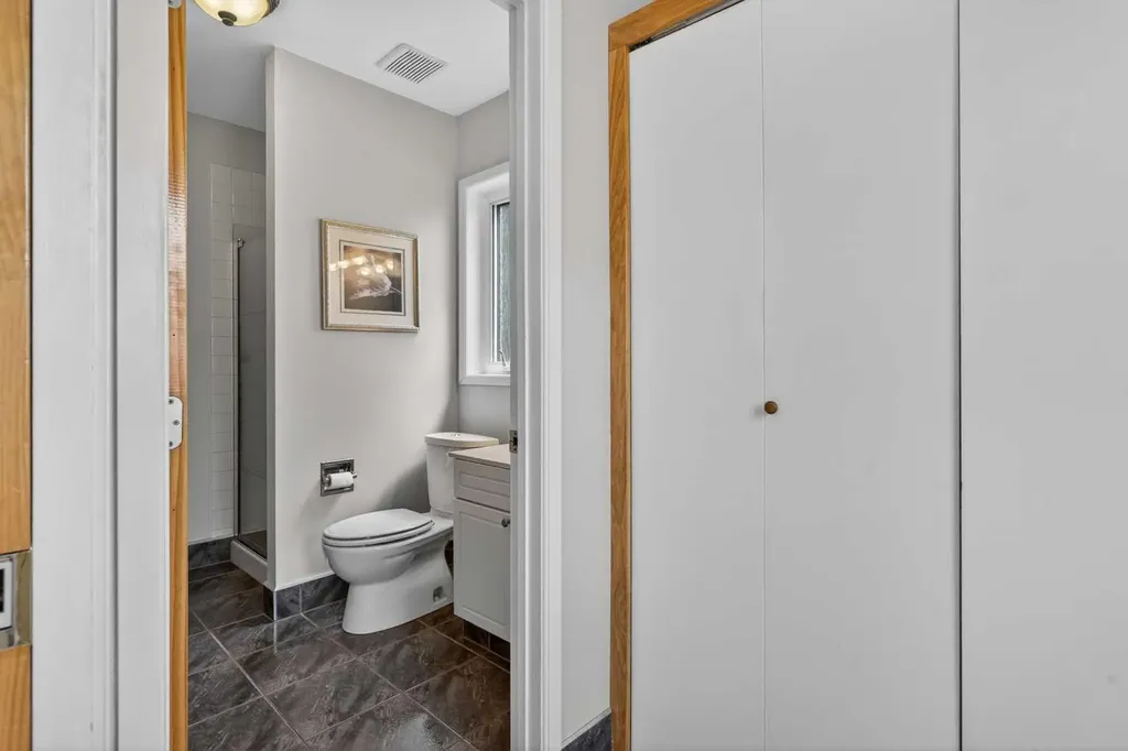 2011 6 Avenue NW Calgary AB T2N 0W6