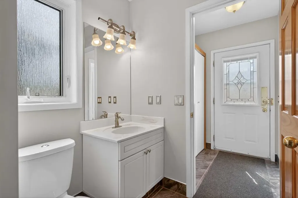 2011 6 Avenue NW Calgary AB T2N 0W6