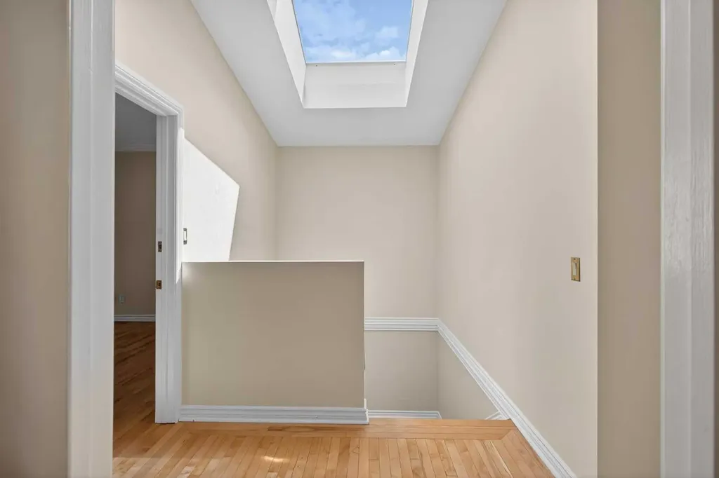 2011 6 Avenue NW Calgary AB T2N 0W6