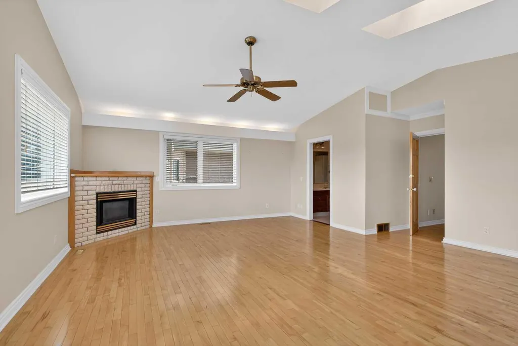 2011 6 Avenue NW Calgary AB T2N 0W6