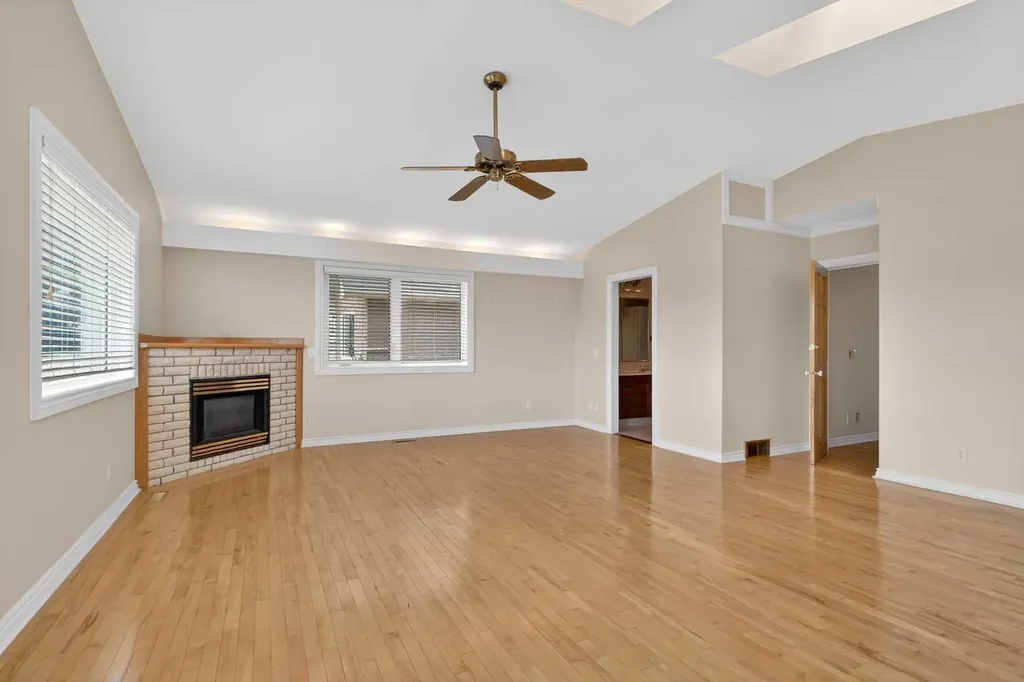 2011 6 Avenue NW Calgary AB T2N 0W6
