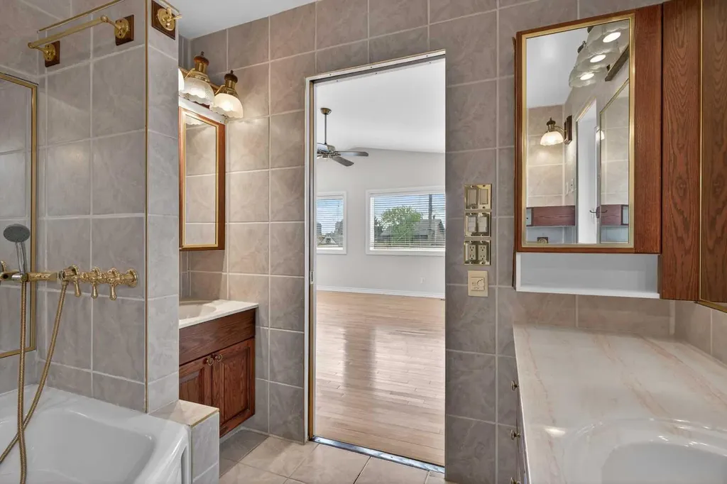 2011 6 Avenue NW Calgary AB T2N 0W6