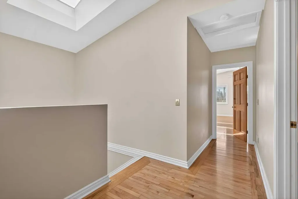 2011 6 Avenue NW Calgary AB T2N 0W6
