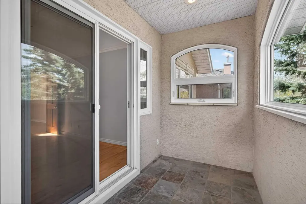 2011 6 Avenue NW Calgary AB T2N 0W6
