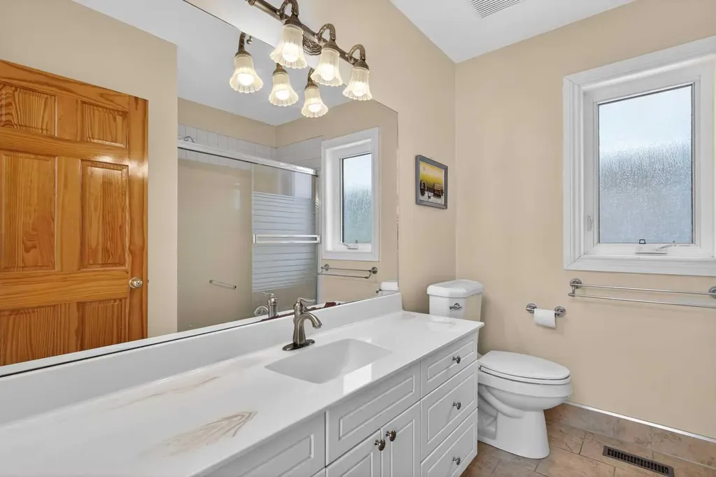 2011 6 Avenue NW Calgary AB T2N 0W6