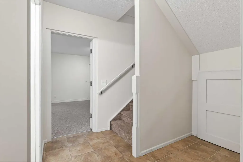 2011 6 Avenue NW Calgary AB T2N 0W6