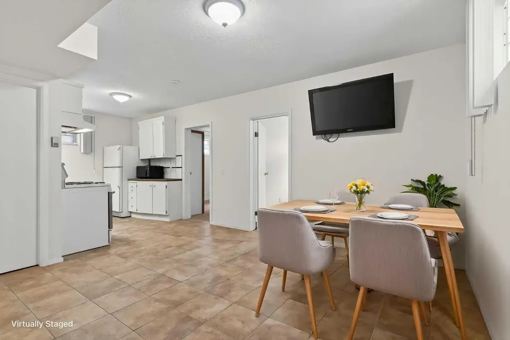 2011 6 Avenue NW Calgary AB T2N 0W6
